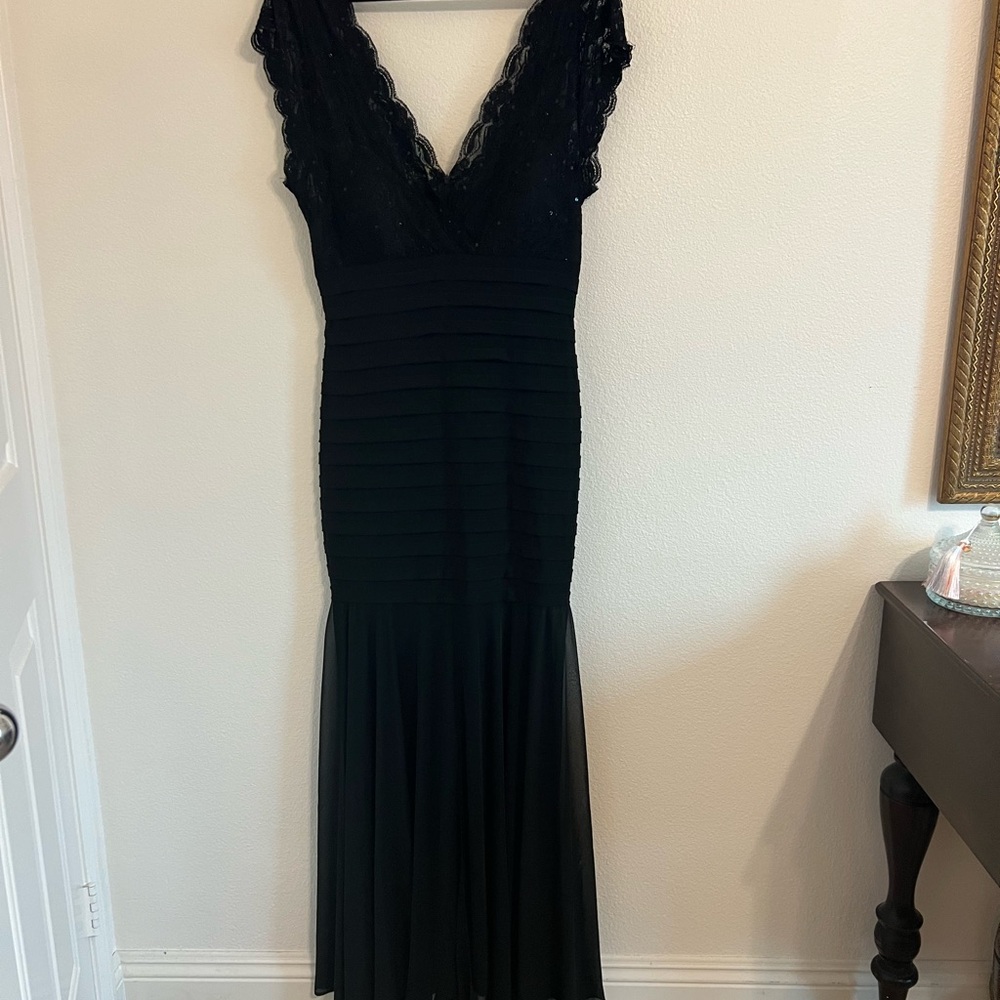 Elegant Black Lace Evening Dress